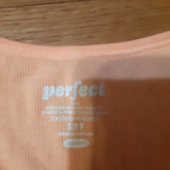 American Eagle/Old Navy Tank Tops! 2 for 1💐🌸💐 - Picture 2 of 3